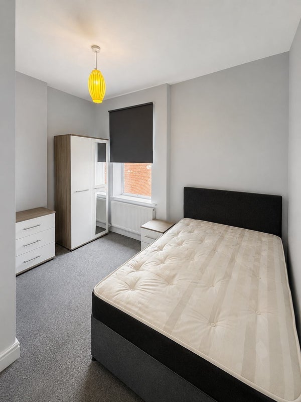 Room Grange Road in Sandwell
