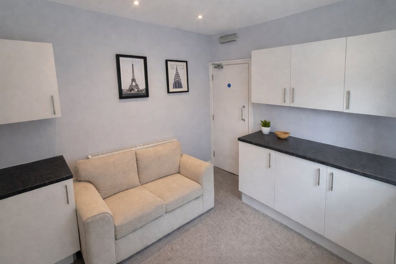 Room Grange Road in Sandwell