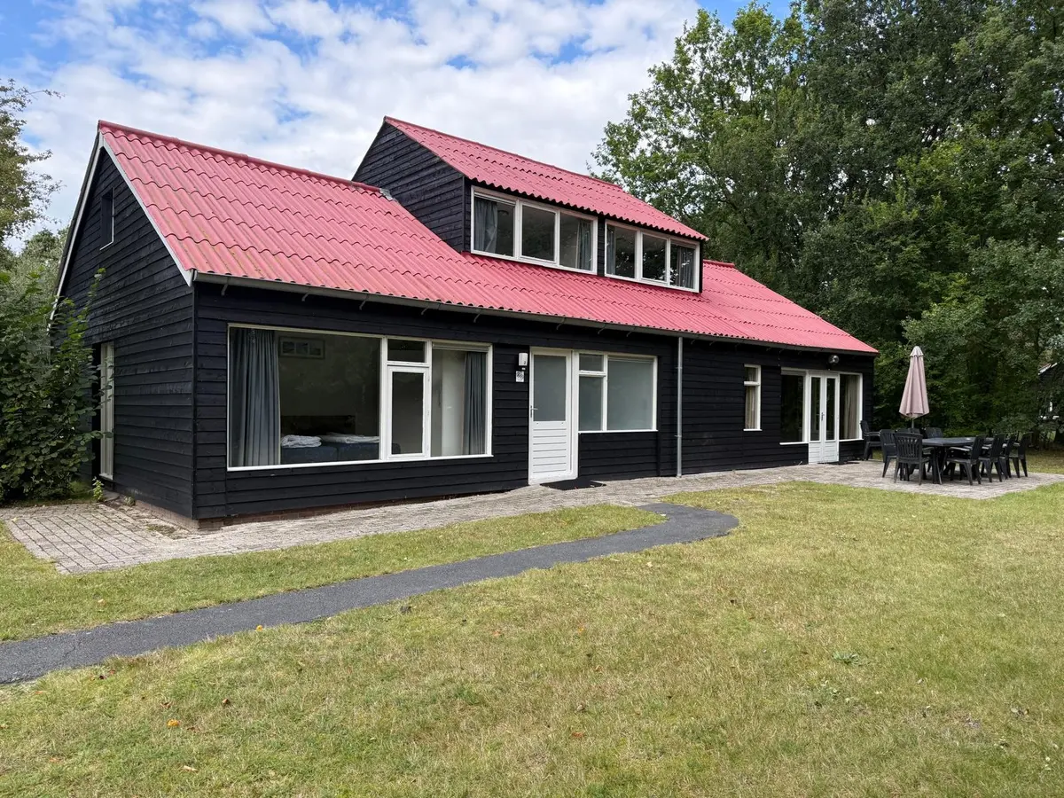 Huis De Bloemert 1 in Midlaren