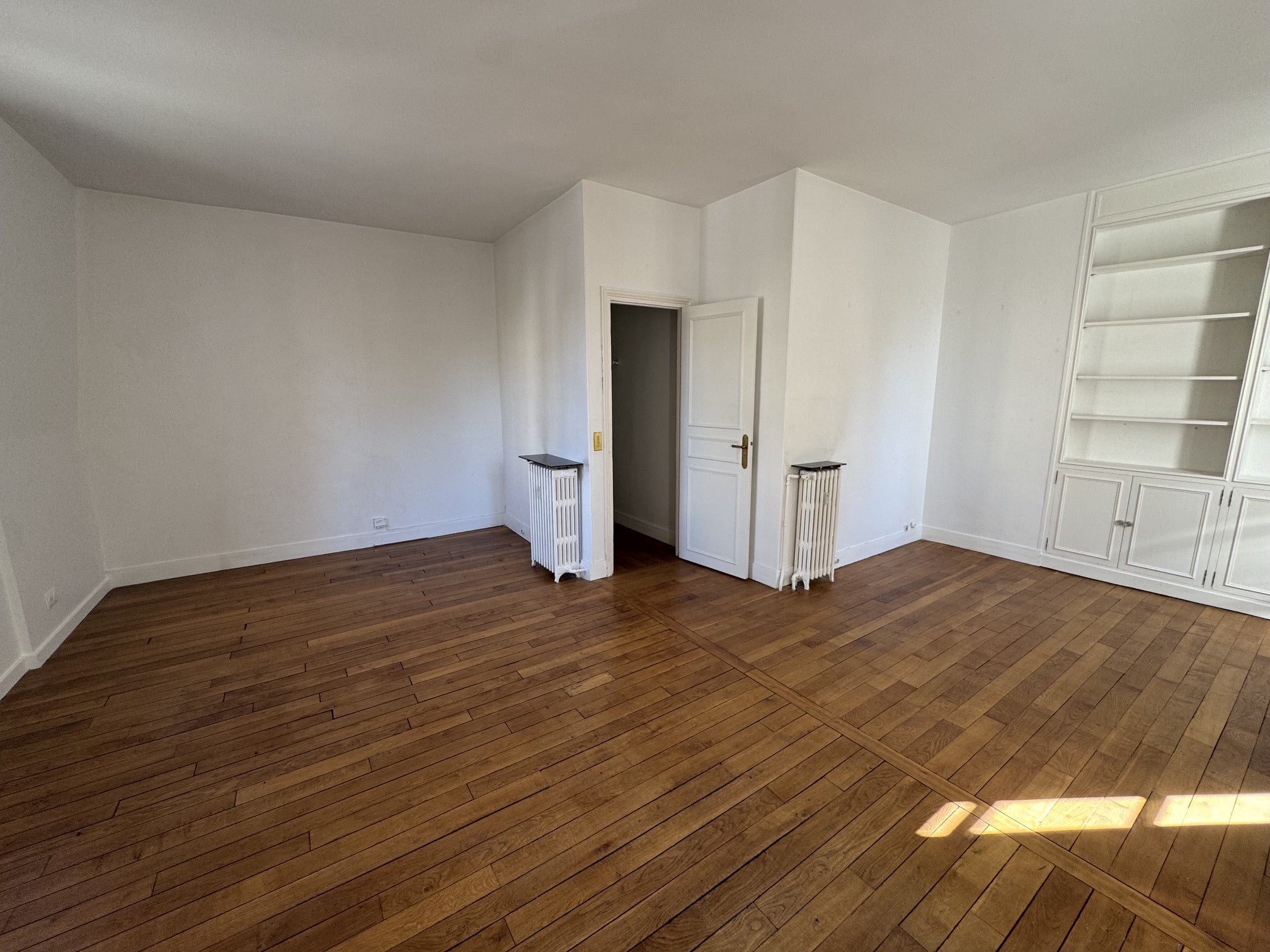 Flat Boulevard de Courcelles in Paris