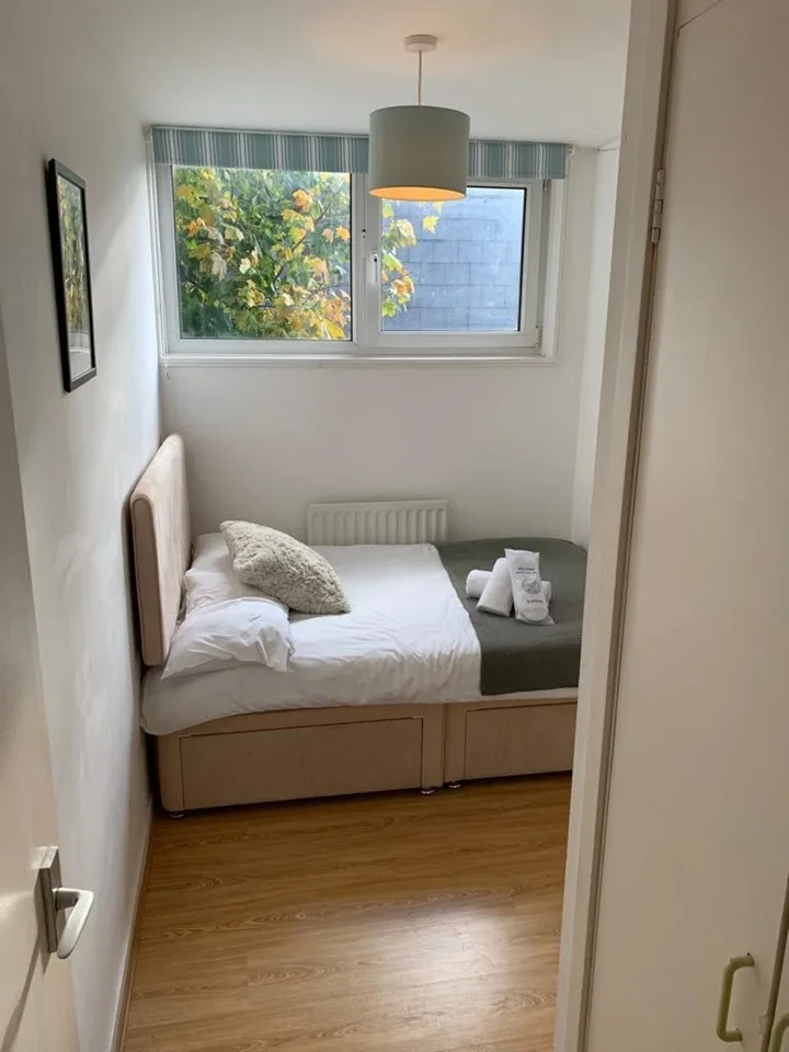 Flat Glanville Road in Greater London