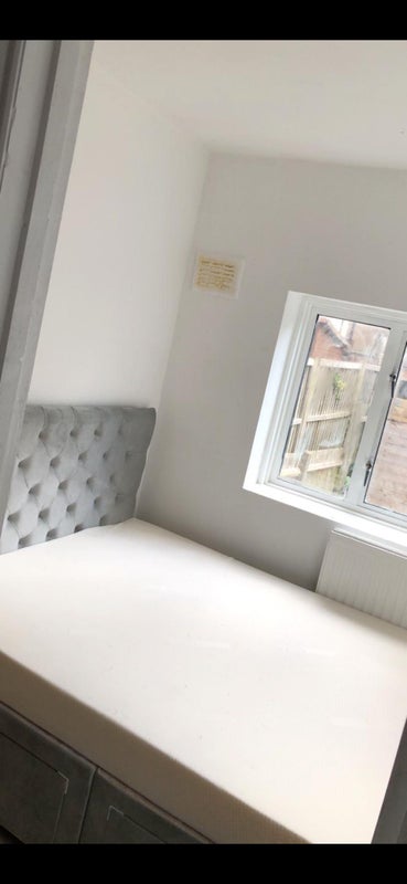 Room Rowden Road in Greater London