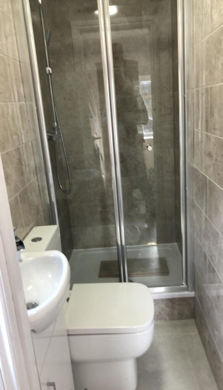 Room Rowden Road in Greater London