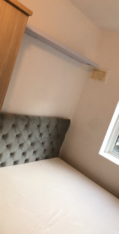 Room Rowden Road in Greater London