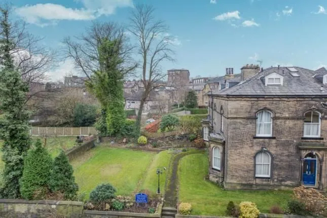 Flat Balmoral Place in Calderdale