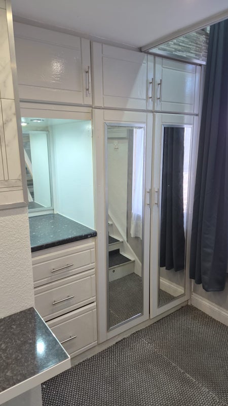 Room Morrish Road in Greater London