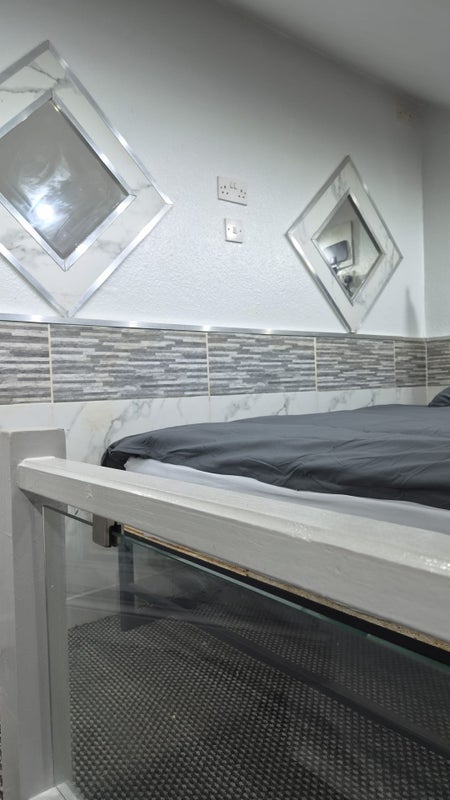 Room Morrish Road in Greater London