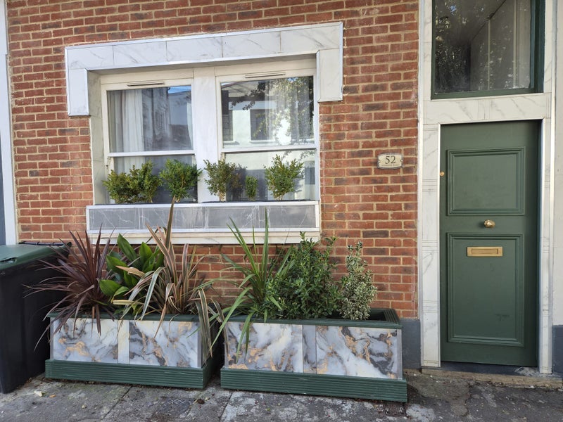 Room Morrish Road in Greater London