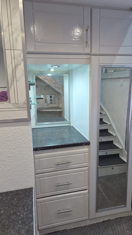 Room Morrish Road in Greater London
