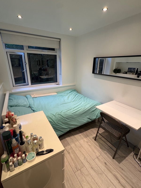 Room Clapham Road Estate in Greater London