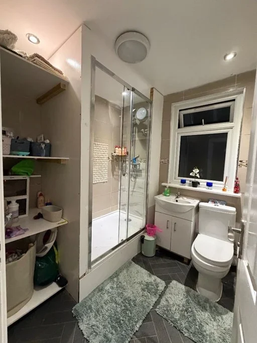 Room Empress Avenue in Greater London