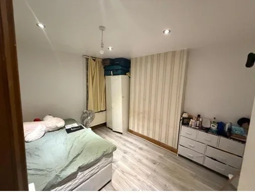 Room Empress Avenue in Greater London