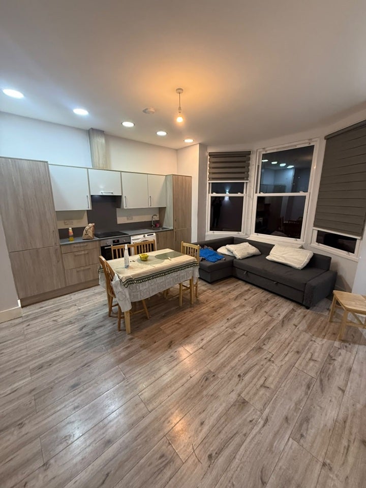 Flat Stuart Crescent in Greater London