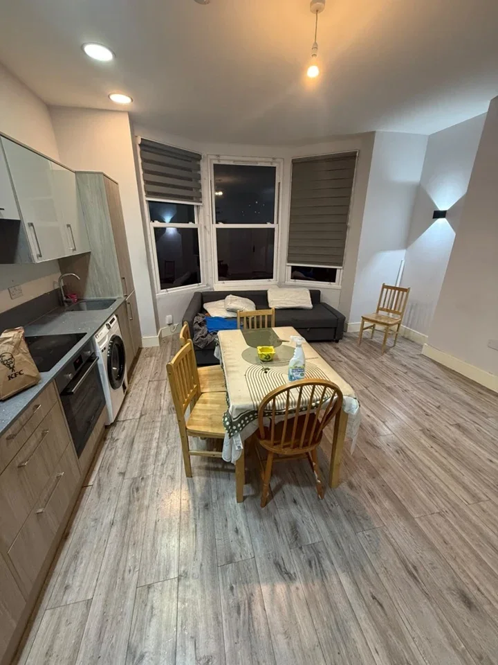 Flat Stuart Crescent in Greater London