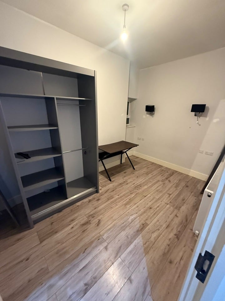 Flat Stuart Crescent in Greater London