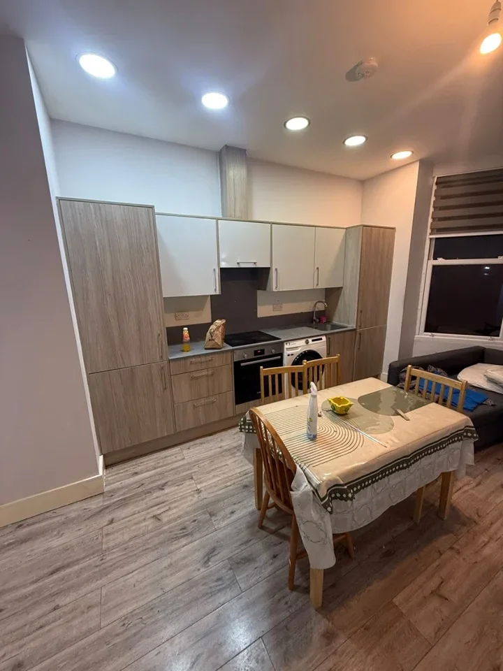 Flat Stuart Crescent in Greater London