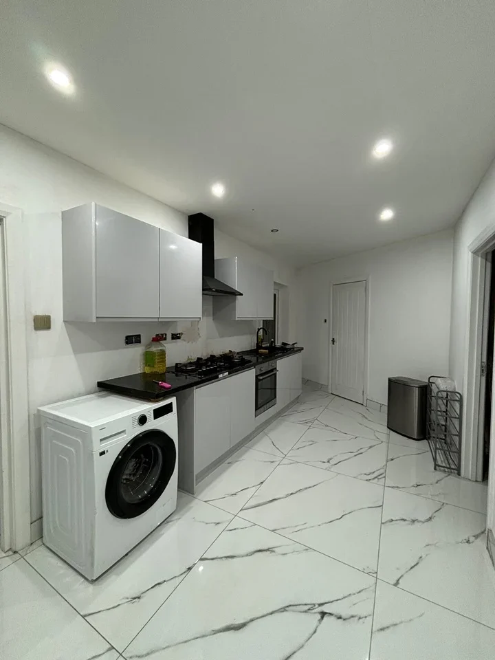 Flat Bouverie Way in Slough