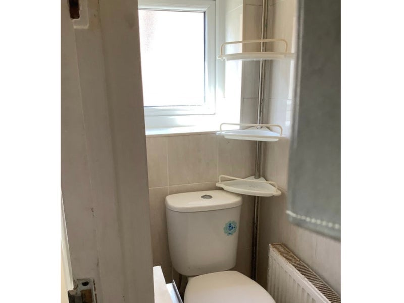 Room Merriman Road in Greater London