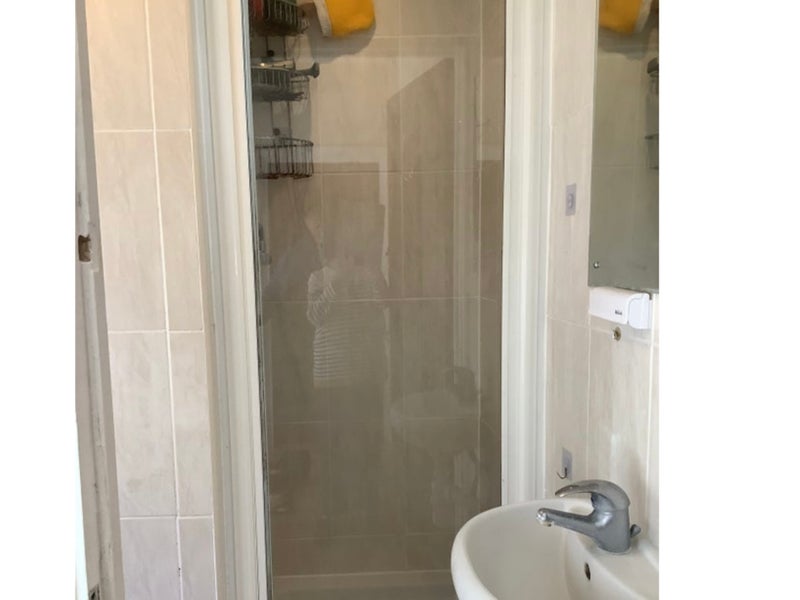 Room Merriman Road in Greater London