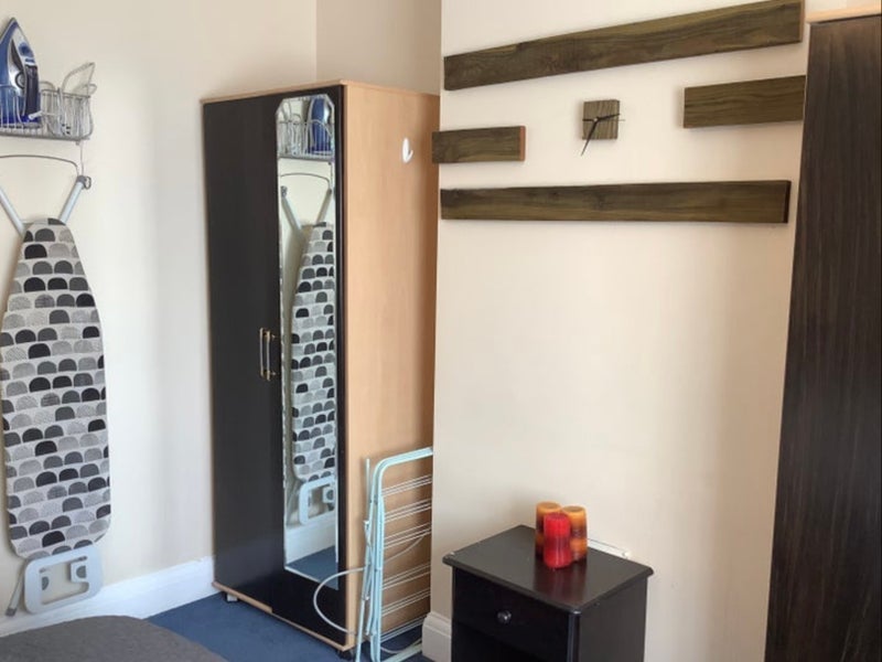 Room Merriman Road in Greater London