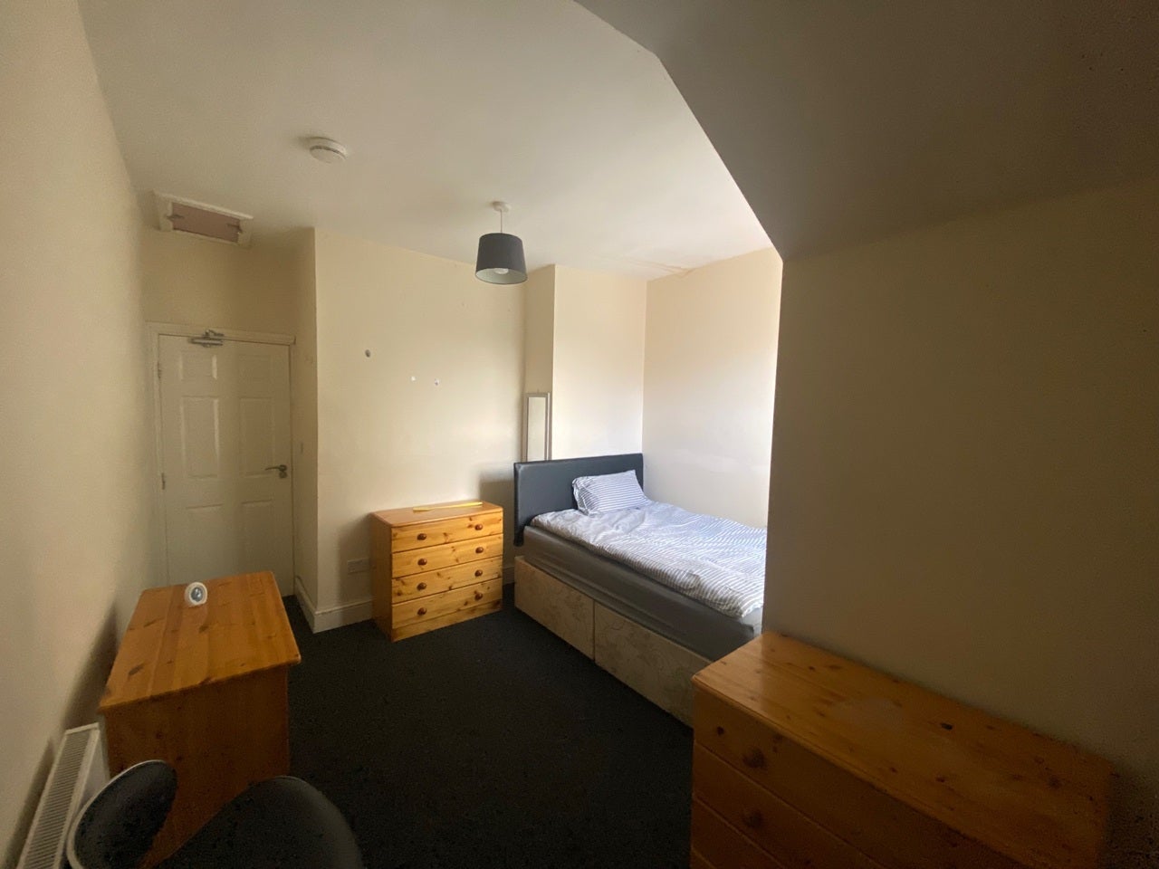 Room Milner Road in Birmingham