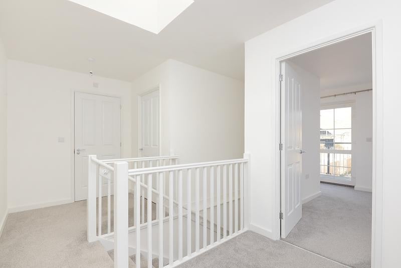 Flat Samuel Peto Way in Ashford