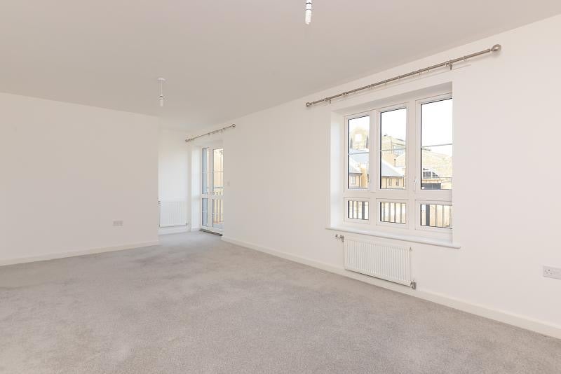 Flat Samuel Peto Way in Ashford