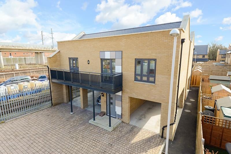 Flat Samuel Peto Way in Ashford