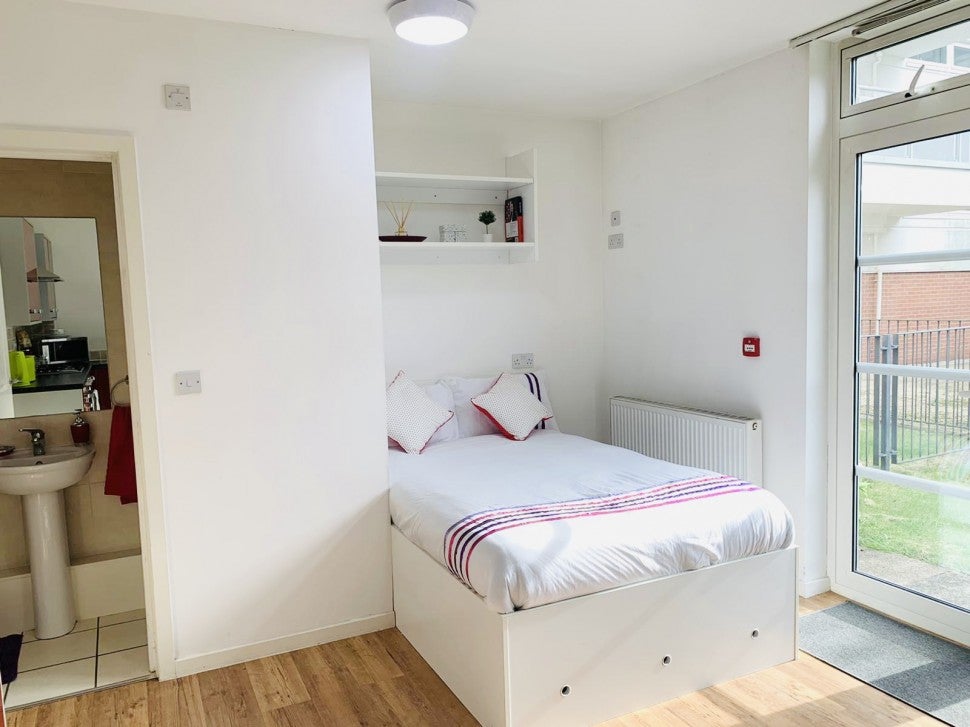 Flat Watkin Road in Leicester
