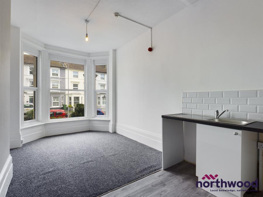 Flat Elphinstone Road in St Leonards
