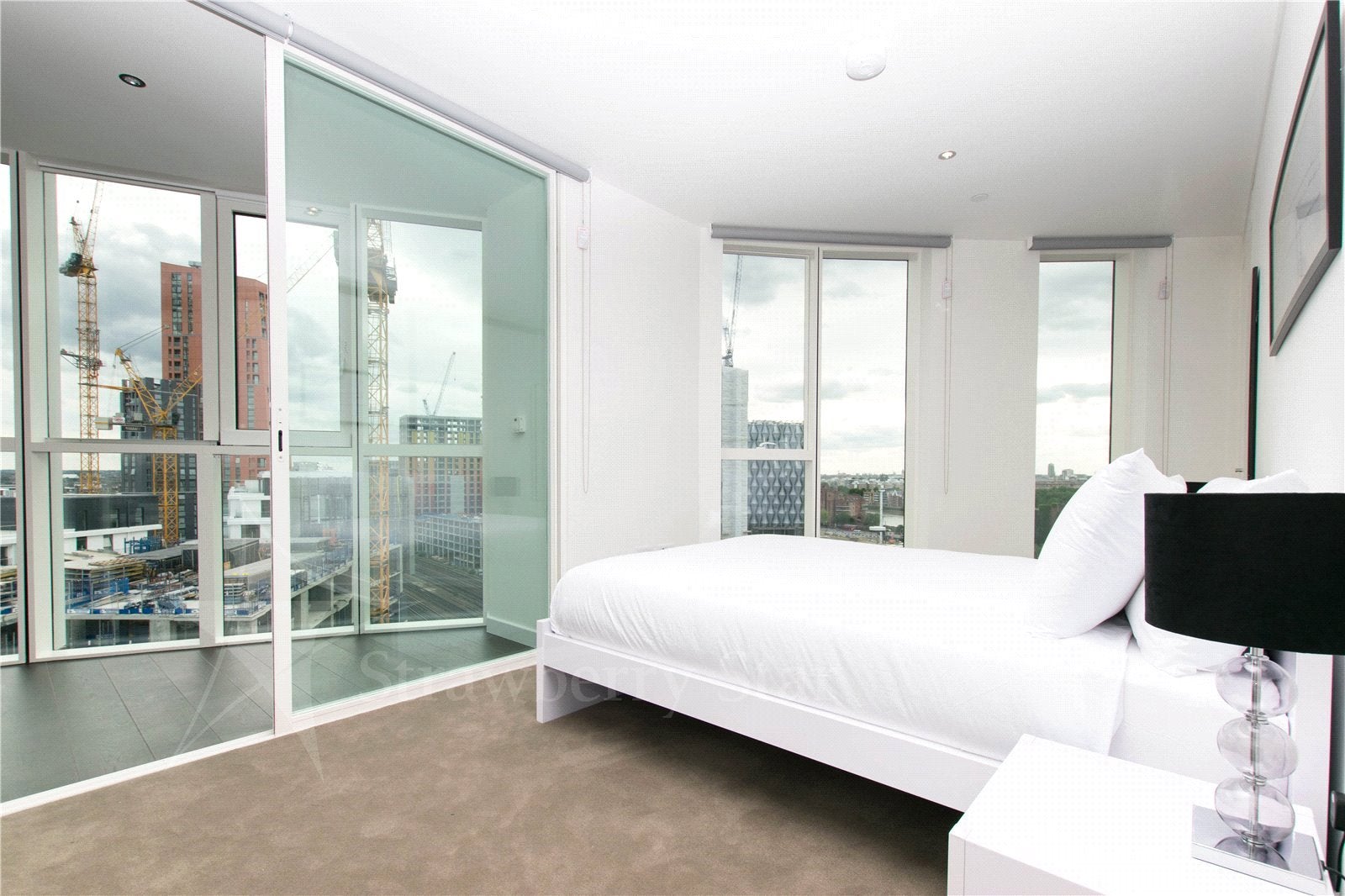 Flat Wyvil Road in Greater London