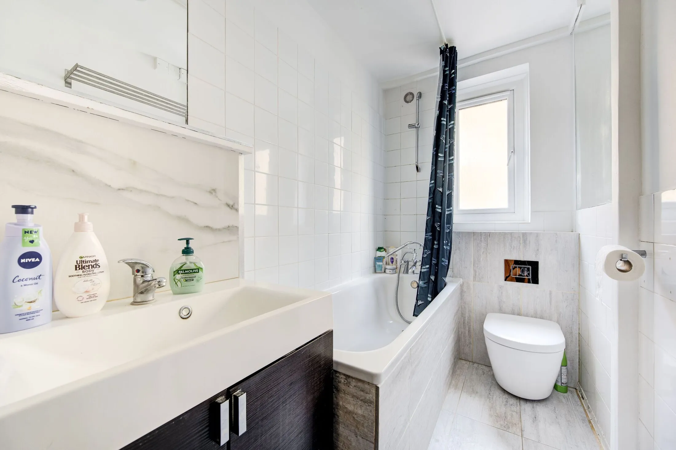 Flat Wyfold Road in Greater London
