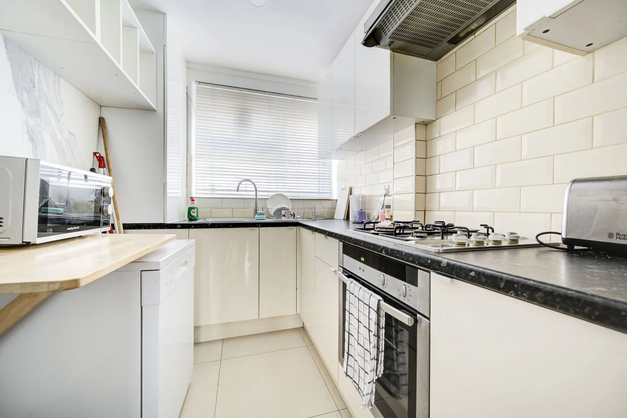 Flat Wyfold Road in Greater London