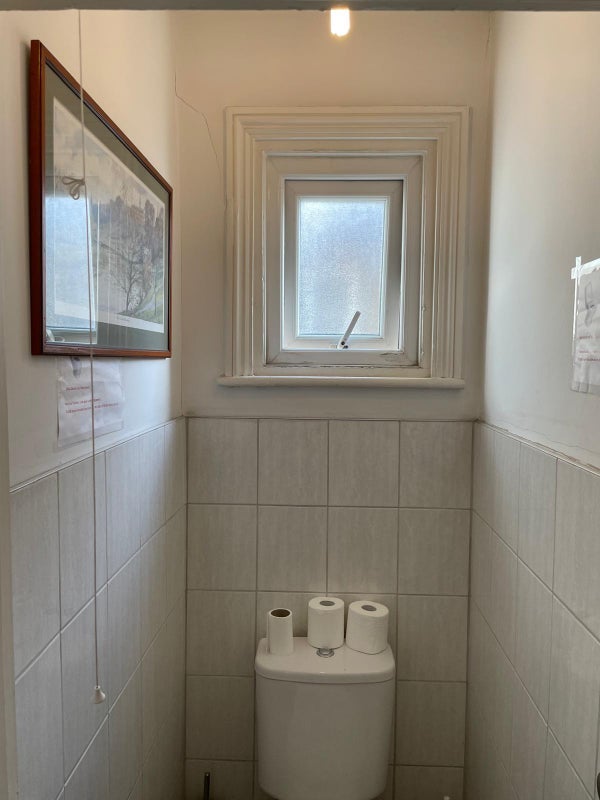 Room Garratt Lane in Greater London