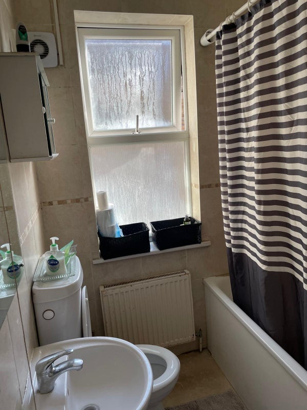 Room Garratt Lane in Greater London