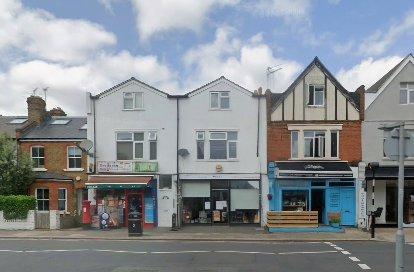 Flat Staines Road in Greater London