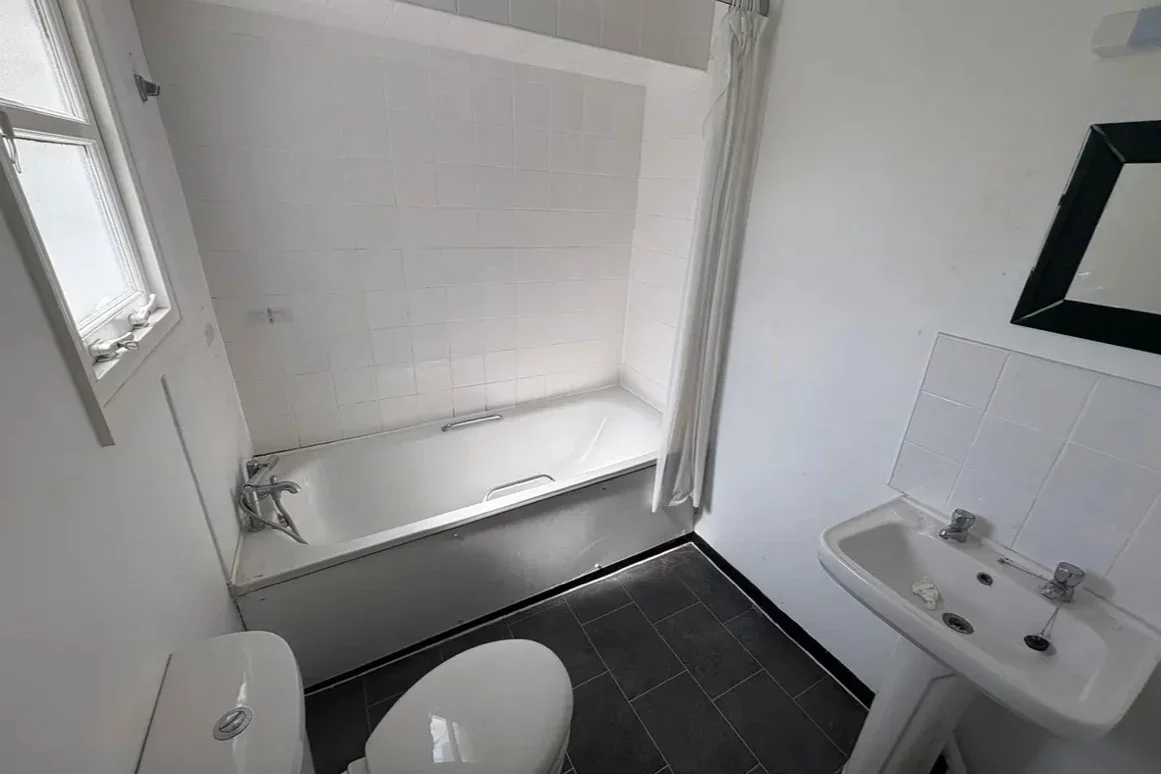 Flat Naval Walk in Greater London
