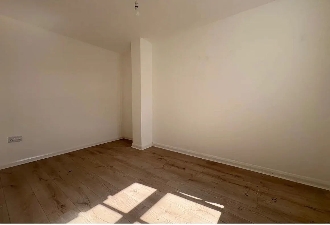 Flat Naval Walk in Greater London