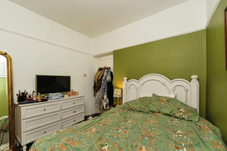 Flat Richmond Crescent in Epsom and Ewell