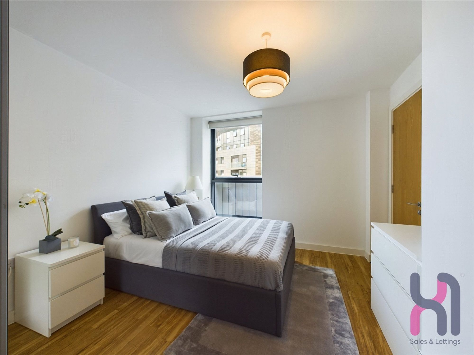Flat Pomona Strand in Trafford