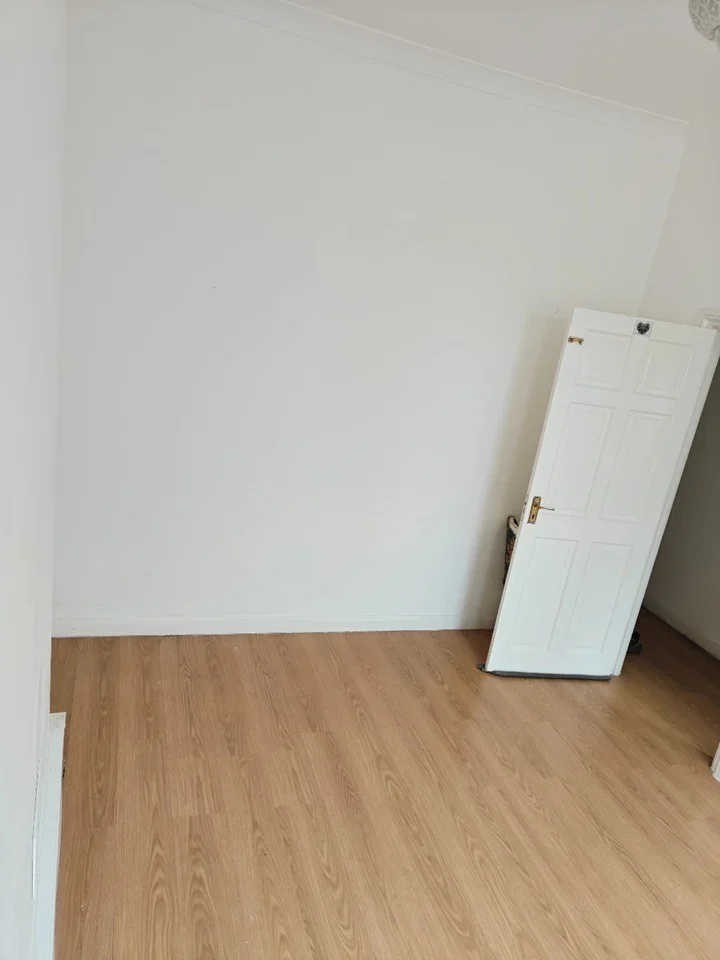 Room Plashet Grove in Greater London