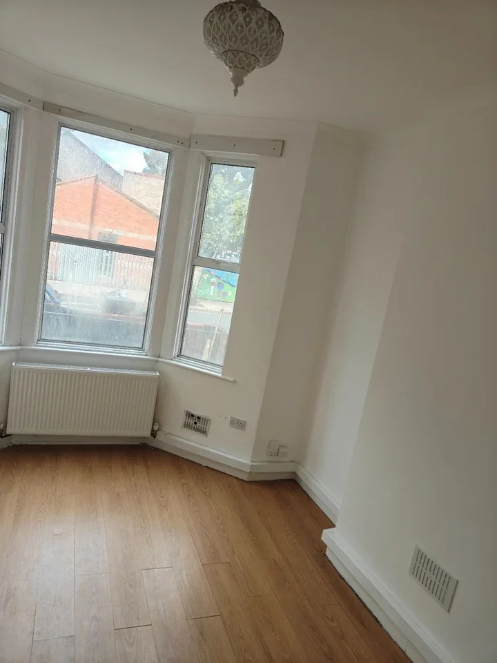 Room Plashet Grove in Greater London
