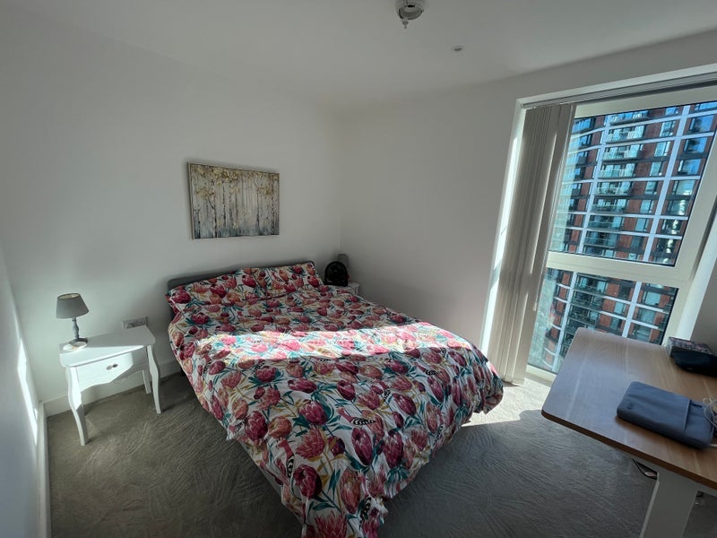 Room Woolwich High Street in Greater London