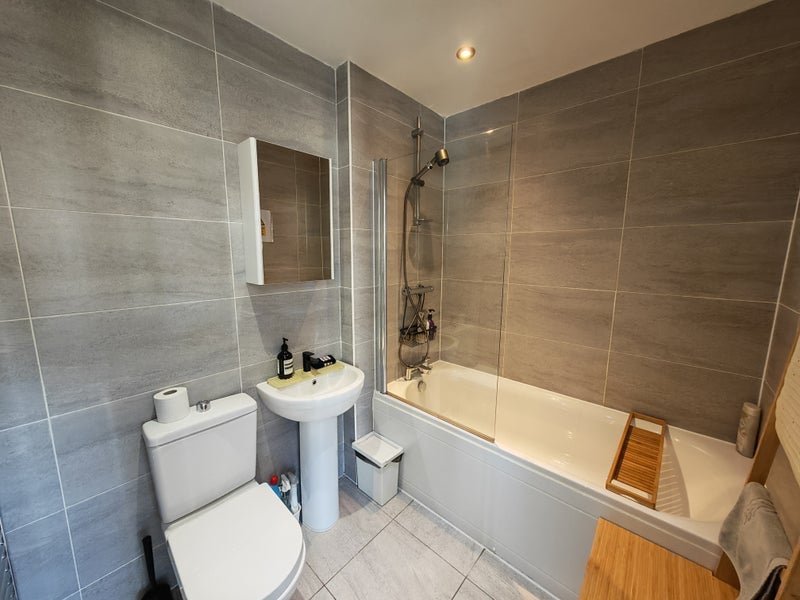 House Holts Crest Way in Leeds