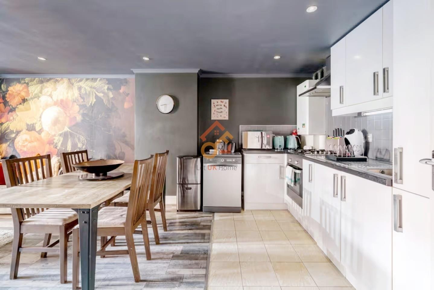 Flat Greyhound Road in London
