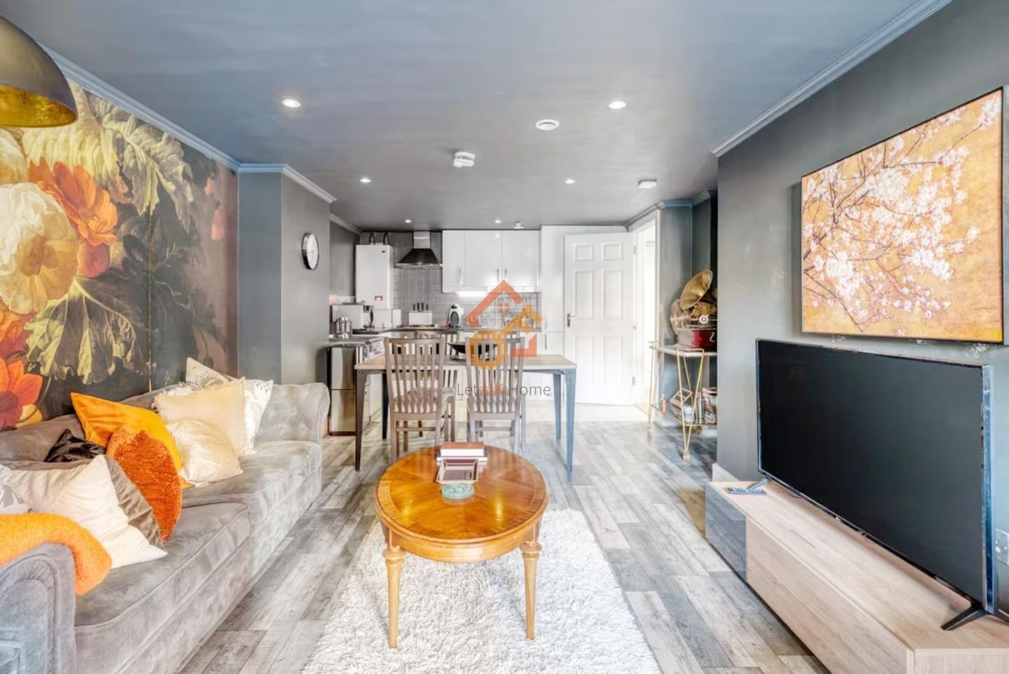 Flat Greyhound Road in London
