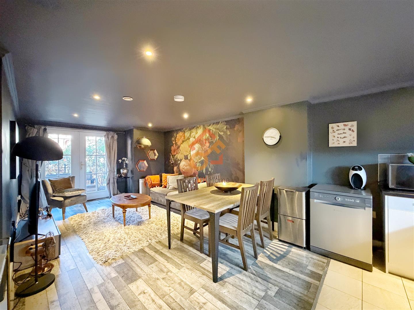 Flat Greyhound Road in Greater London