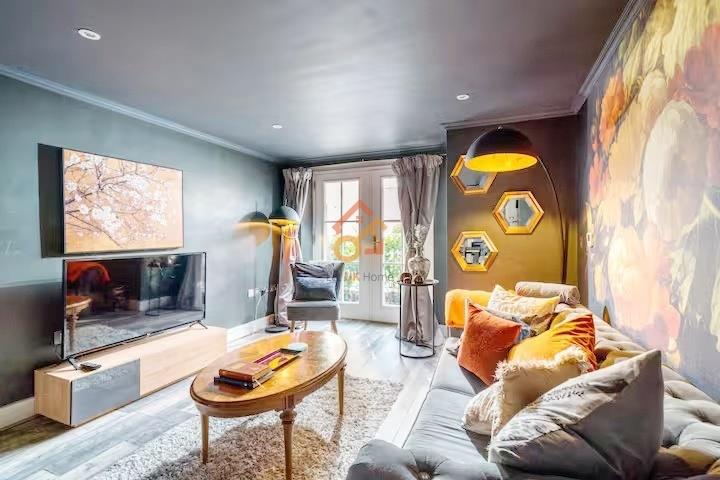 Flat Greyhound Road in London