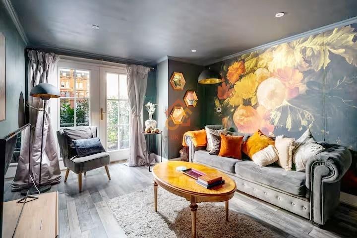 Flat Greyhound Road in London
