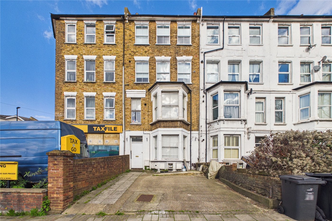 Flat Thurlow Park Road in Greater London